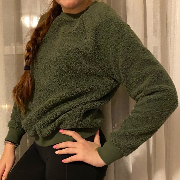 Universal Threads Green Pullover - Picture 2 of 8